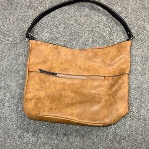 Elegant Tan Leather Shoulder Bag